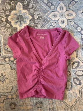 American Eagle Outfitters Ruched V-Neck Tee in Berry